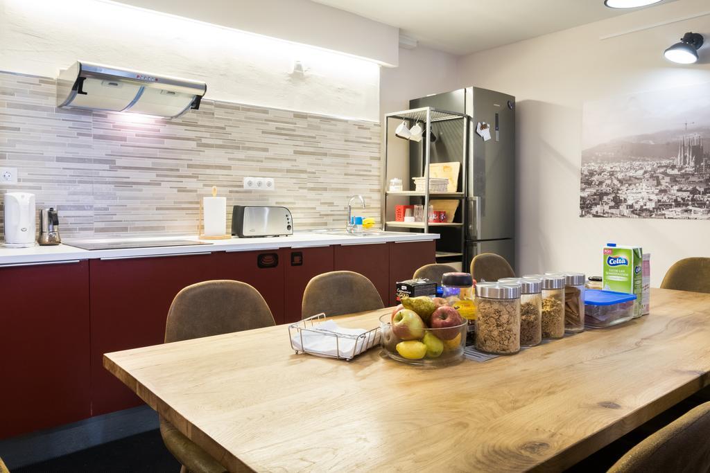 & Sagrada Familia Hostel *