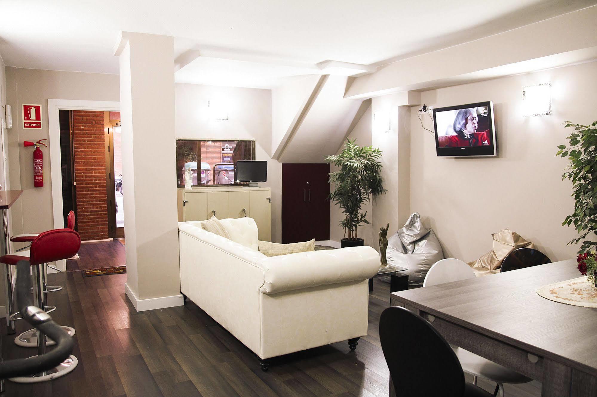 & Sagrada Familia Hostel